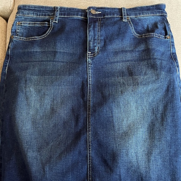 Women’s denim IZOD skirt, XL - Picture 1 of 3
